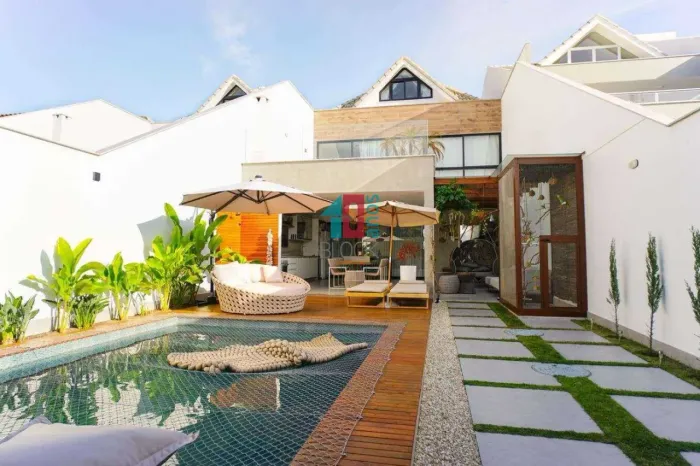 Barra da Tijuca | Casa de Condomínio 5 quartos, sendo 5 suites