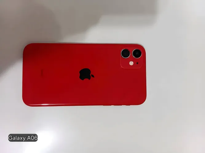 iPhone 11 funcionando tudo, porém bateria trocada está 100% aceito oferta