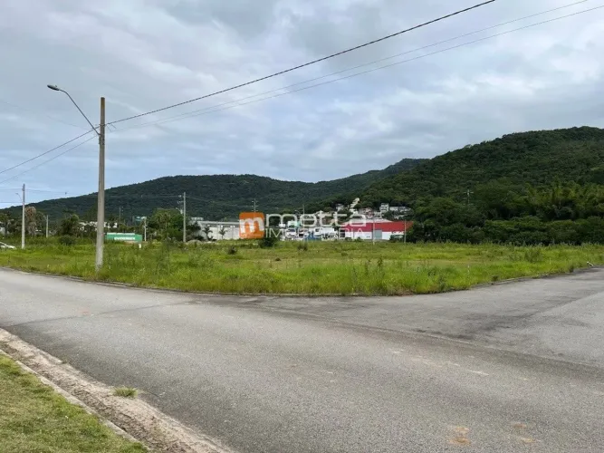 Terreno Alto Padrão no Real Parque - 450 m² em Esquina, Florianópolis/Sc