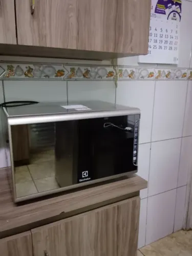 Microondas Eletrolux 31 Litros Cor Inox Espelhado com painel integrado e função tira odor