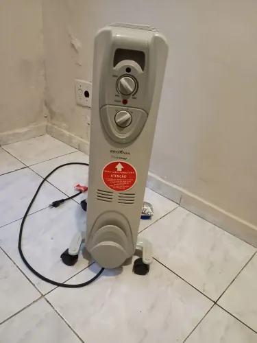 Vendo aquecedor elétrico semi - novo e pouco usado! Motivo da venda " vou embora do DF"