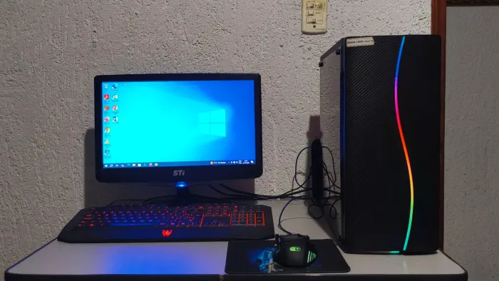 Vende-se Computador completo + Monitor + Teclado + Mouse