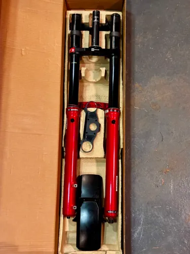 Suspensão rockshox boxxer downhill 29 2025