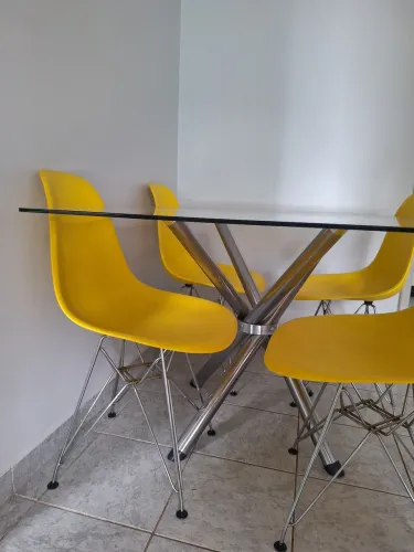 Mesa de jantar 4 cadeiras