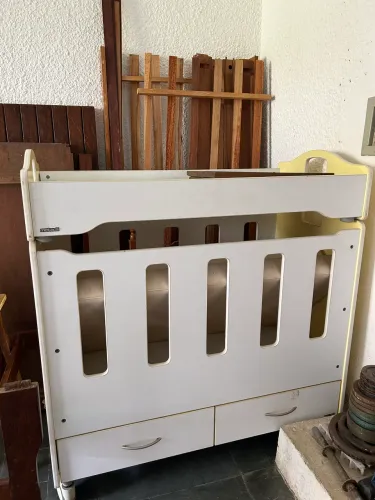 Berço e mini cama com colchão