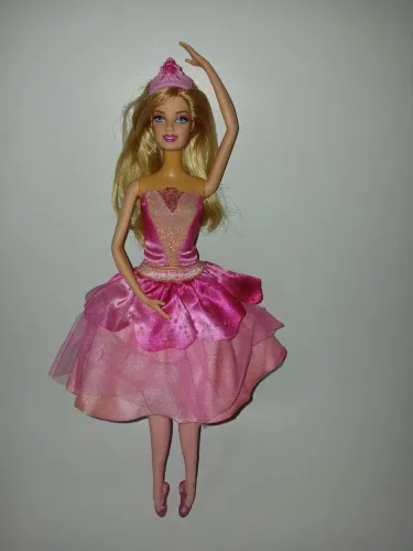 Boneca barbie sapatilhas mágicas 