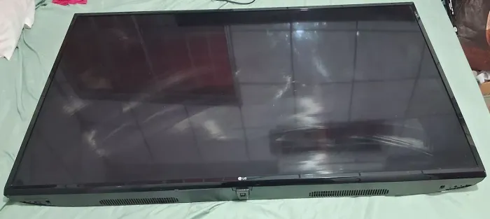 TV Lg 49" com defeito