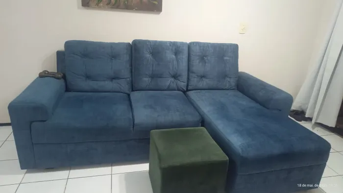 Sofá grande. Praticamente sem uso.Por motivo de mudança