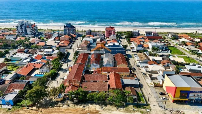 Apartamento na quadra do mar com 2 dormitórios