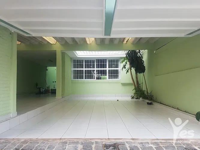 Sobrado para locação de 262m² com 04 dormitórios sendo 01 suíte de 04 vagas de garagem na