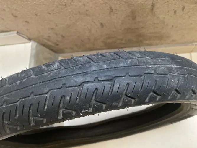 Pneu dianteiro Titan Pirelli