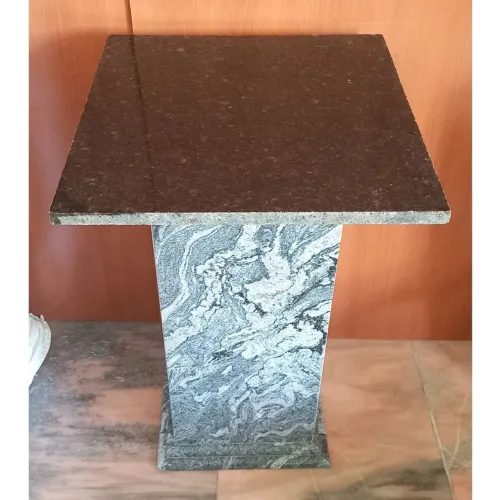 Mesa aparador com coluna de granito. Com tampo de granito removível.