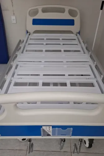 Cama hospitalar dellamed com sistema de três alavancas