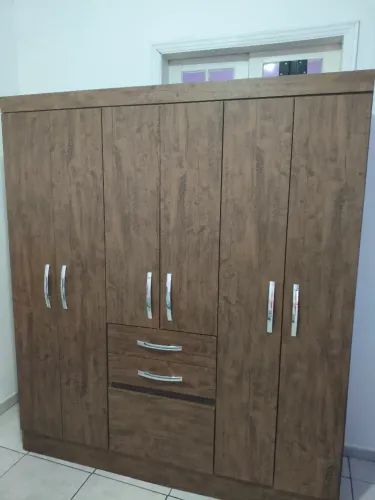 Guarda-roupa semi novo tamanho médio