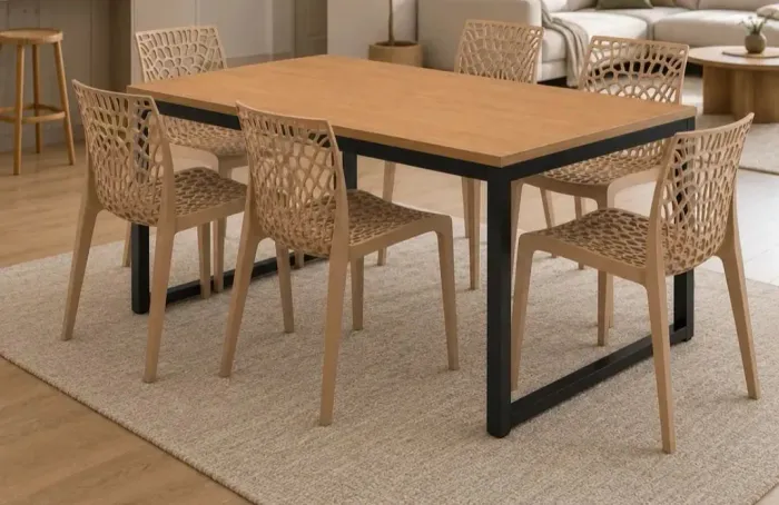 Mesa com seis cadeiras