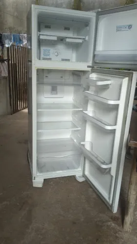 Vende se geladeira usada preço pra levar logo