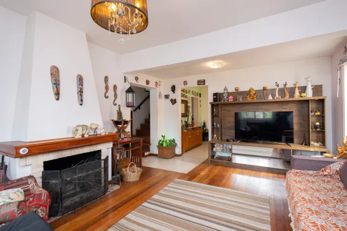 Casa à venda na Colina Verde, Laranjal - 389 m², 3 quartos (sendo 1 suíte), lareira e ampl