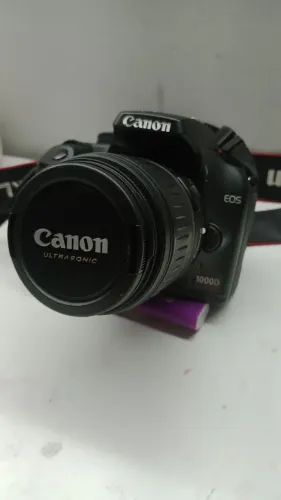 Máquina fotográfica Canon profissional.