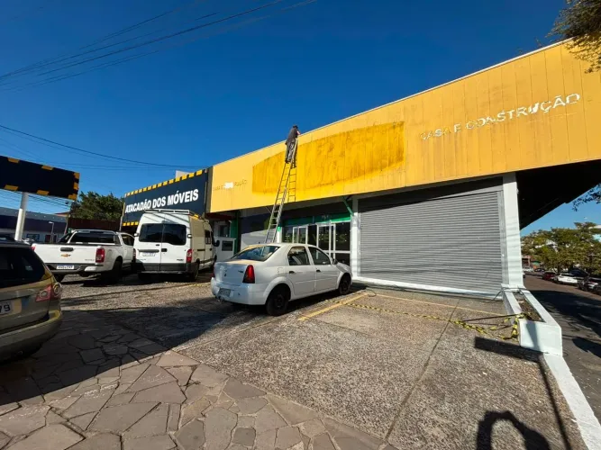 loja; 4 banheiro 938 metros quadrados; bairro Sarandi, Porto Alegre