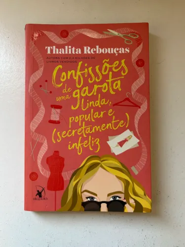 Livro confissões de uma garota linda, popular e (secretamente infeliz)