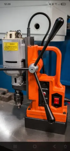 Furadeira de Base Magnética Merax FE 45 - 220V Industrial