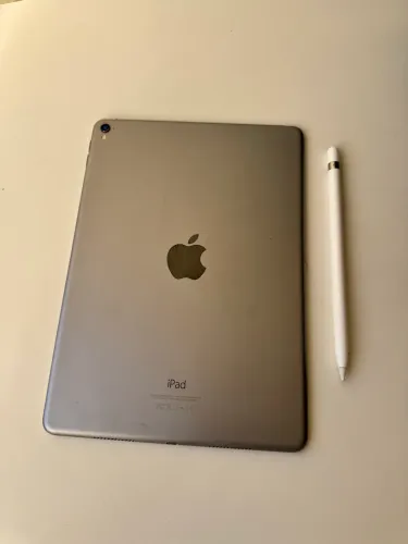 iPad Pro 9,7? 128GB + Apple Pencil 1ª geração - Excelente estado