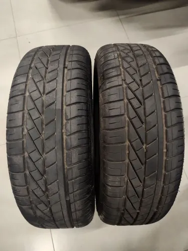 2 pneus remolds 185/60R15 usado