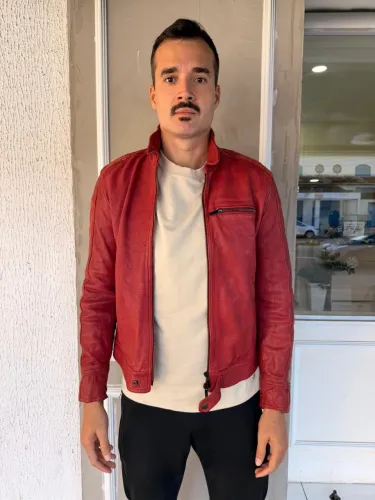 JAQUETA COURO LEGÍTIMO VERMELHA EMPORIO ARMANI ITALY TAM 54 - RARIDADE!