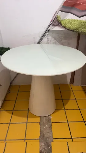 Mesa Cone redonda laqueada Tolstok 90cm