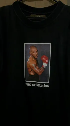 camiseta mad enlatados mike tyson preta