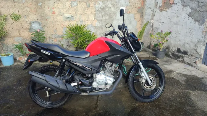 MOTO YAMAHA FACTOR 2022 