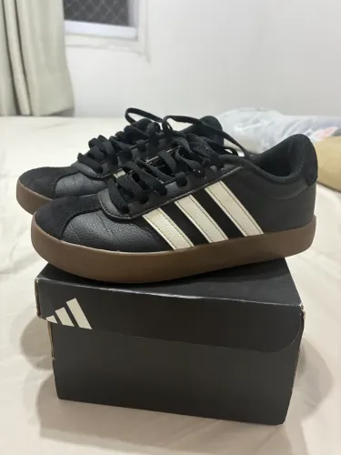 VENDO TÊNIS ADIDAS INFANTIL