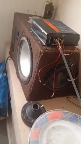 Vendo caixa de som com fonte de Pc sem rádio 