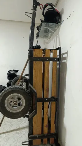 Reboque bem conservado de 1,30 por 0,80 só a carrocinha. Pra quem gosta do que é bom