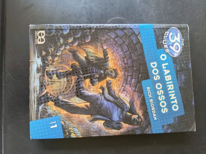 Livro O Labirinto dos Ossos - Volume 1. Coleção The 39 Clues