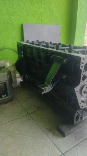Bloco motor MAN TGX acompanhado de bomba de óleo e todo conjunto de engrenagem