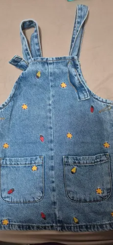 Vestido Jardineira jeans- TAM 04 usado 1x