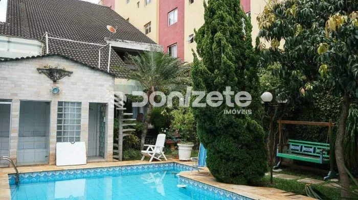 Casa Residencial em Vila Curuçá, Santo André 4 suítes, 6 vagas, piscina e permuta