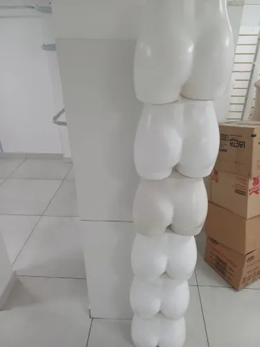 Lote com 6 Manequins bumbum expositor plástico para shorts, bermudas e calcinha