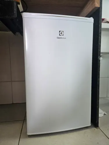 Frigobar Electrolux- 122L