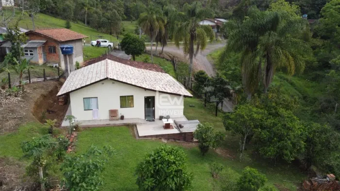 Casa com Kitnet e Amplo Terreno em Taió, SC