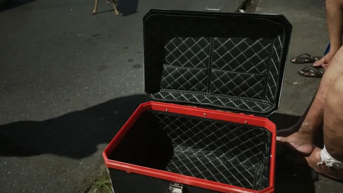 Vendo baú pra moto 28 LTr com 2 chaves 