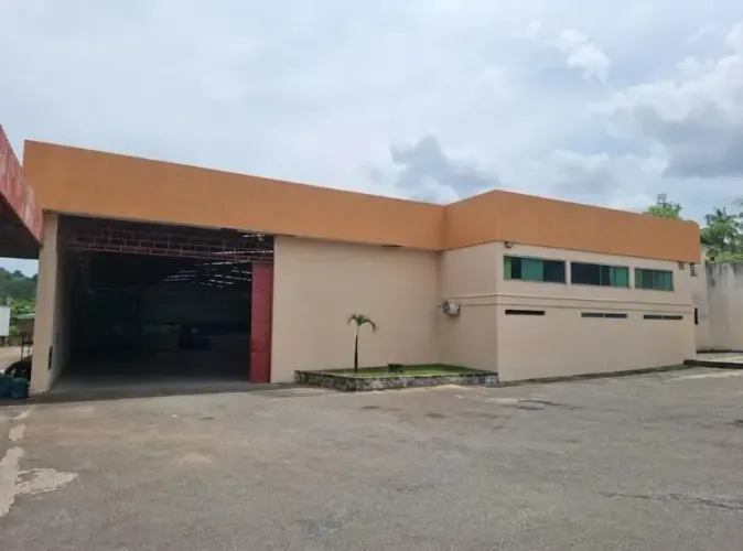 VENDO GALPÃO MED. 2400 M2 PRÓX. AO AAEROPORTO C/ PÁTIO P/ CARRETAS!
