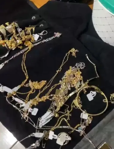 Ganho certo!! Pano de Biju com 100 peças variadas $399