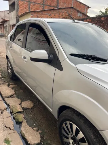 Ford Fiesta Sedan 1.0 8V Flex 4P 2011