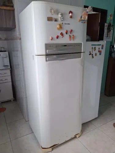 Geladeira Electrolux frost free DF48 c/defeito