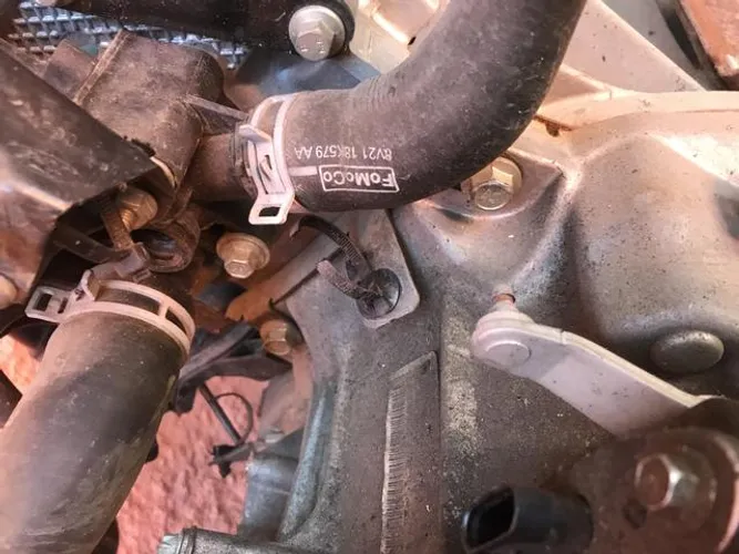 Válvula termostatica d?água ford new Fiesta 2016 com