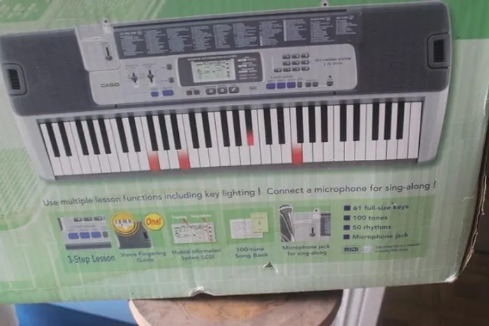 Teclado Casio Lk100 - 61 Teclas Iluminadas, 100 Timbres . suporte para o teclado