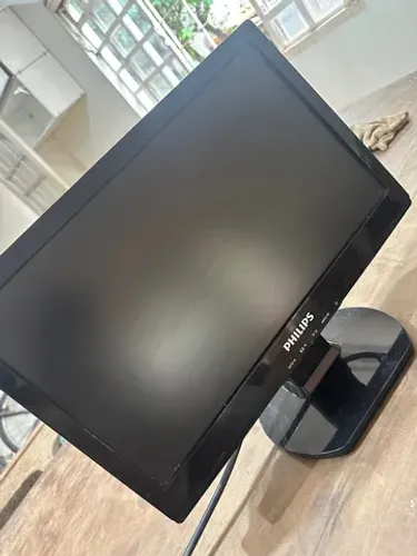 Agora só 99,00 Monitor LCD PHILIPS 15,5 polegadas