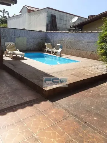 Casa Duplex com 700m², 4 quartos sendo 1 suíte piscina em Cabo Frio - RJ